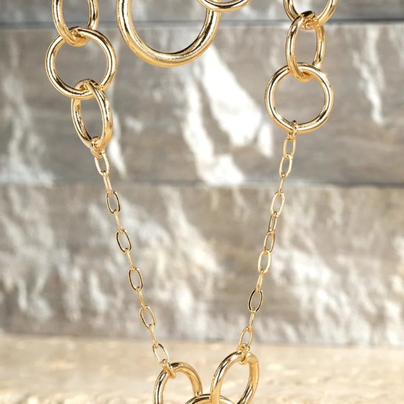 Layered Interlinked Ring Hoop Necklace - Picture 3 of 6
